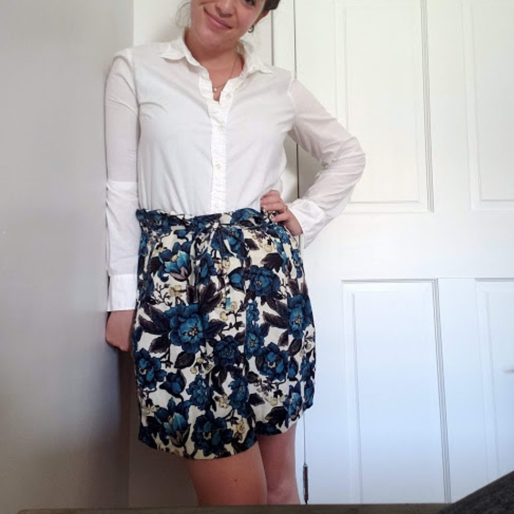 The Loft Blue Floral Skirt (Cinched Waist-Size M)